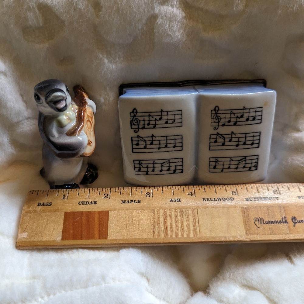 Vintage Penguin and songbook salt and pepper - Picture 2 of 4